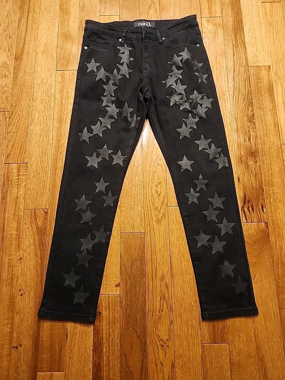 Rue21 Black Skinny Jeans with Matte Star Print Size 32/30